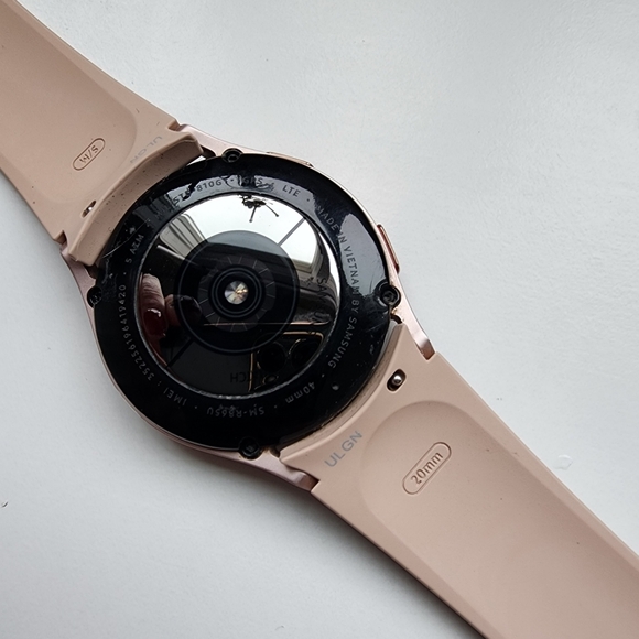 Samsung and Smartwatch with Circular Display and Adjustable Strap Size M 20mm - Picture 2 of 13